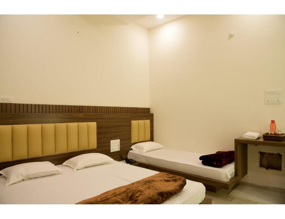 Hotel Govindam, Udždžain Exteriér fotografie